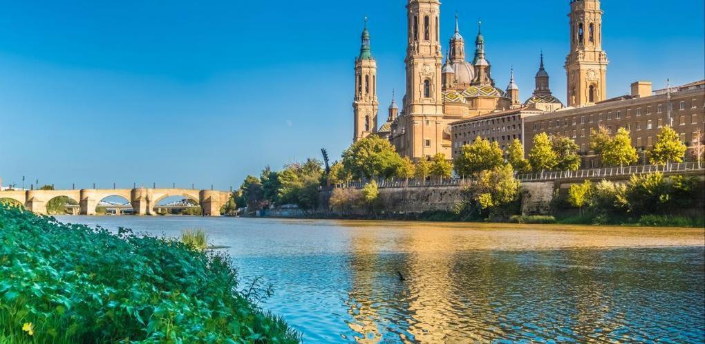 Piso Para 4 Con 2 Parking En Casco Historico De Zaragoza 2 Noches Minimo Exterior foto